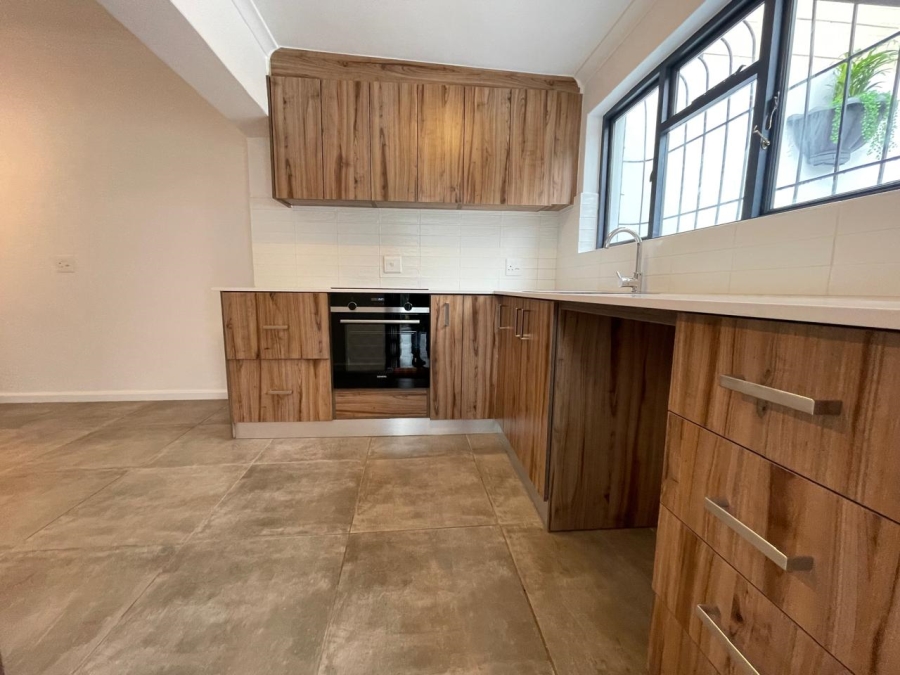 2 Bedroom Property for Sale in Vredehoek Western Cape
